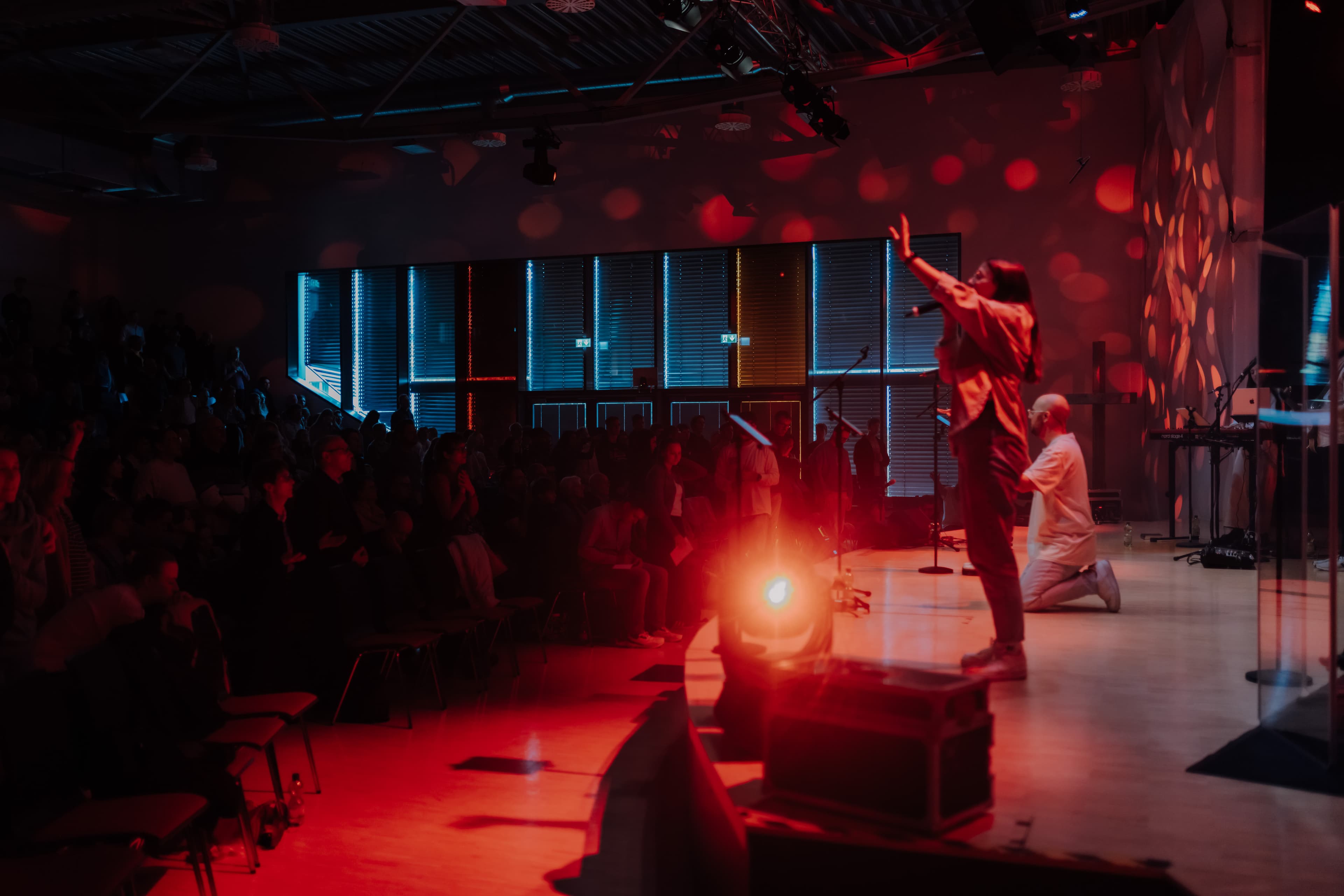 Erlebe den wöchentlichen Sonntagsgottesdienst der GEC Heilbronn. Finde Inspiration, Gemeinschaft und eine lebensnahe Botschaft. Wir freuen uns auf dich!